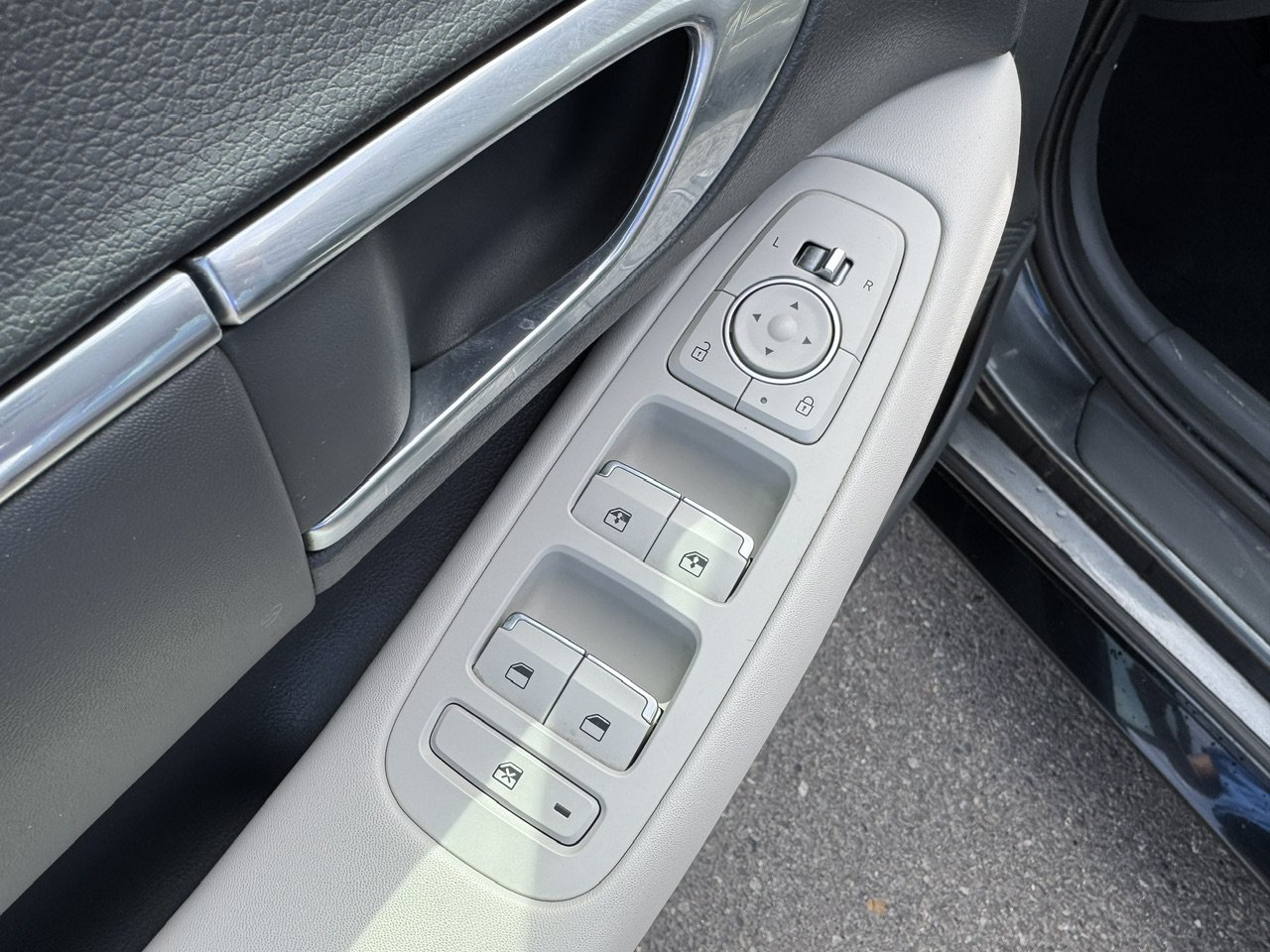 Used 2023 Portofino Gray Hyundai SEL image 10