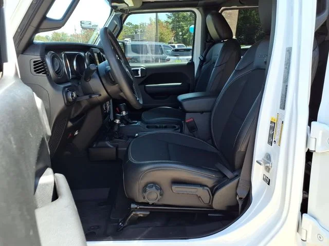 Used 2023 White Jeep  image 13
