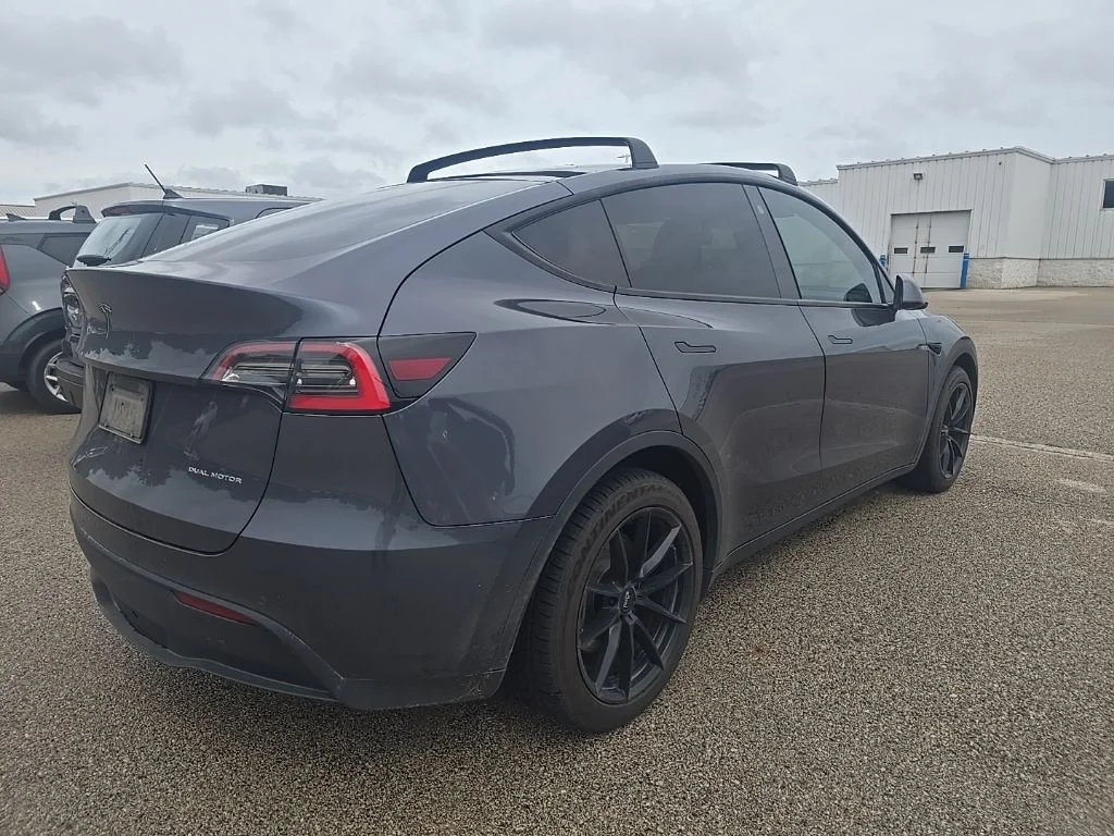 Used 2021  Tesla Long Range image 3