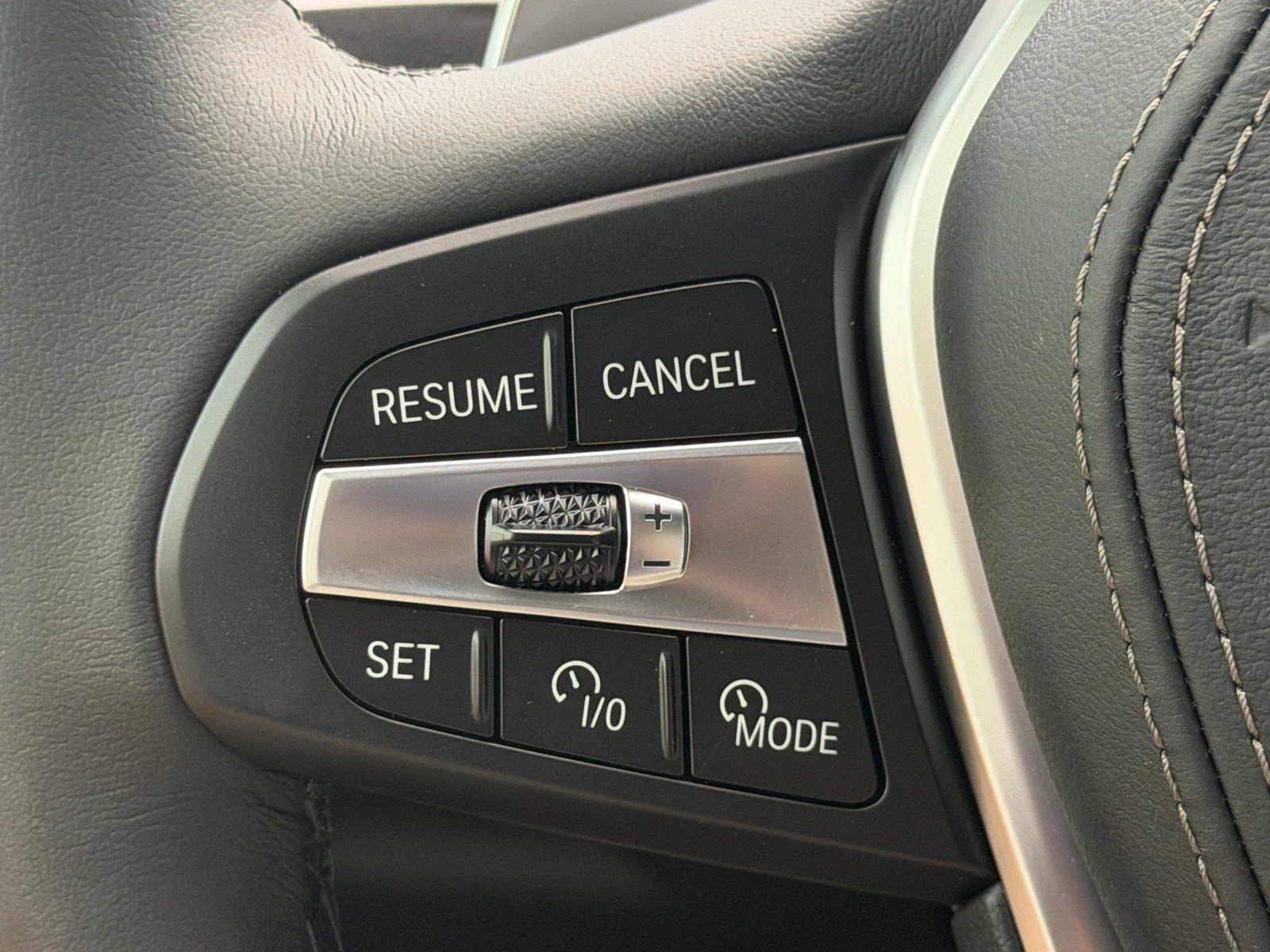 New 2026 Mineral White Metallic BMW sDrive40i image 30