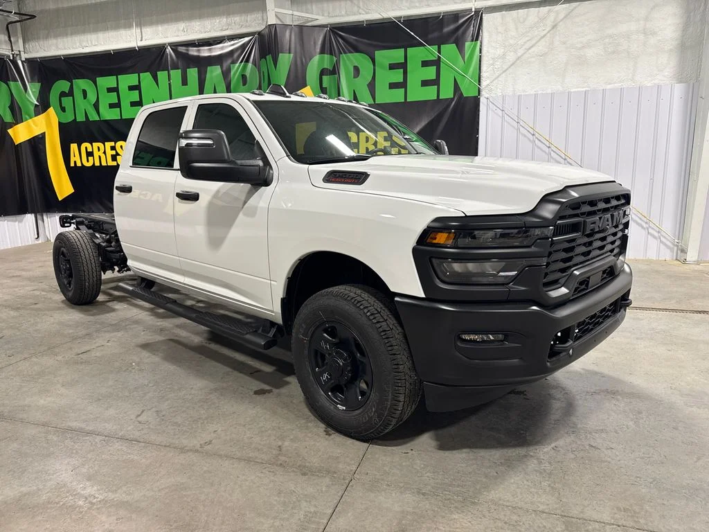 New 2026 Bright White Clear-Coat Exterior Paint RAM Tradesman image 2