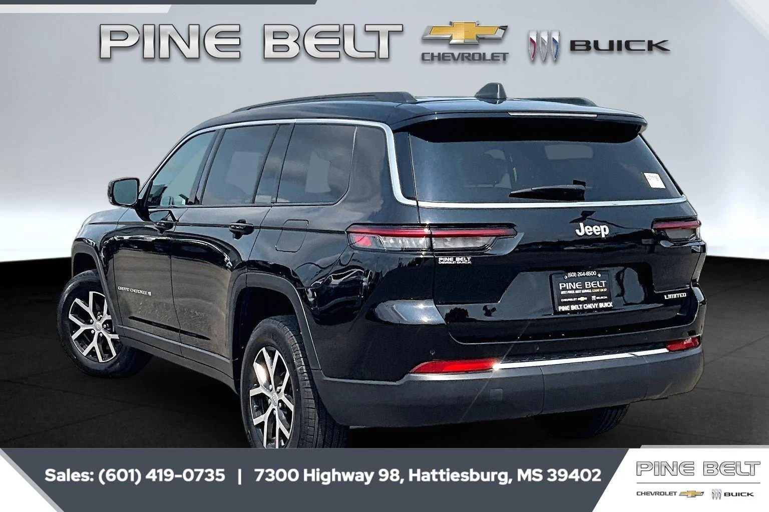 Used 2025 Diamond Black Crystal Pearlcoat Jeep Limited image 2