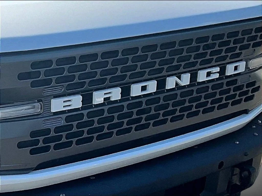 Used 2024 Oxford White Ford Badlands image 34