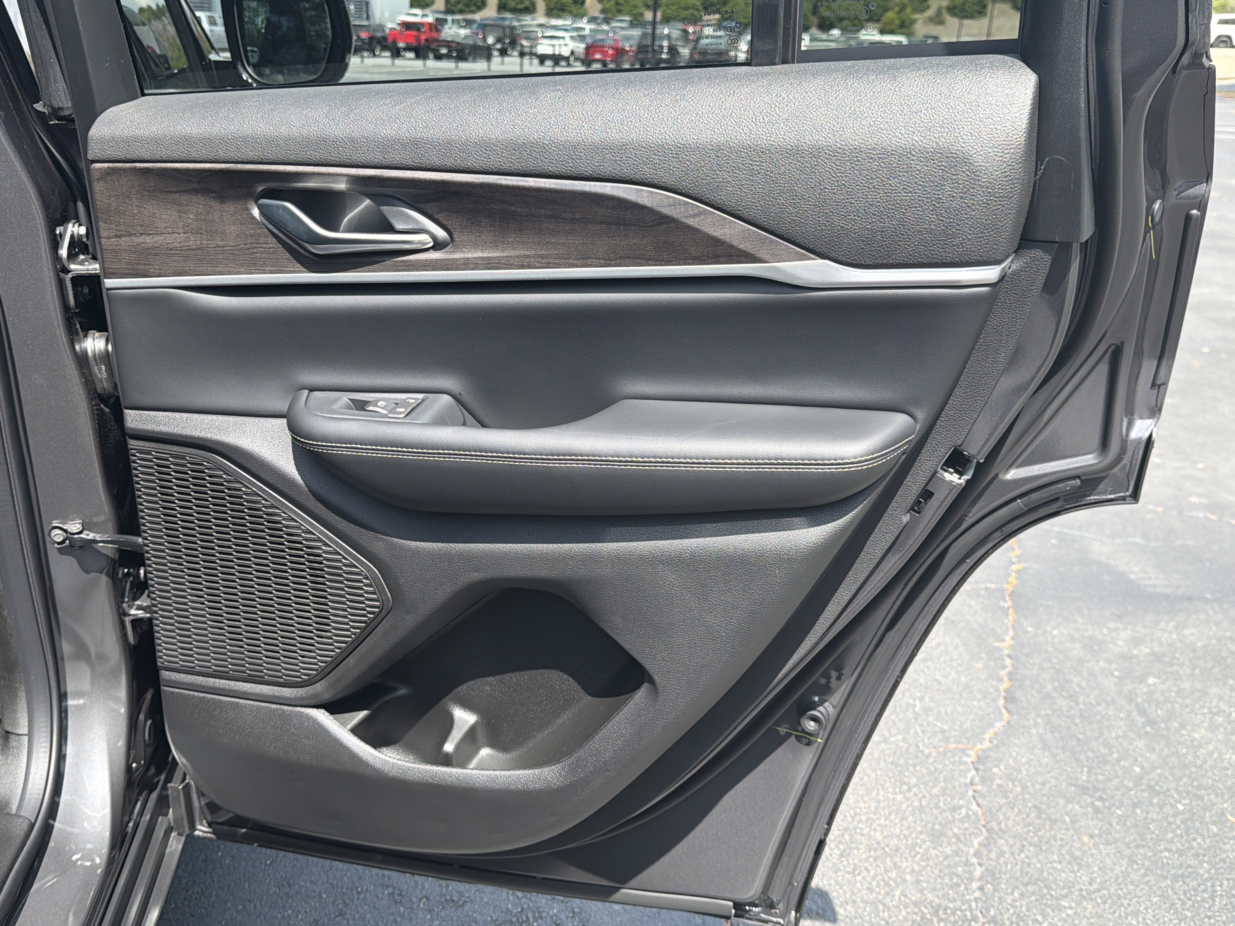 New 2026 Baltic Gray Metallic Clear-Coat Exterior Paint Jeep Altitude image 19