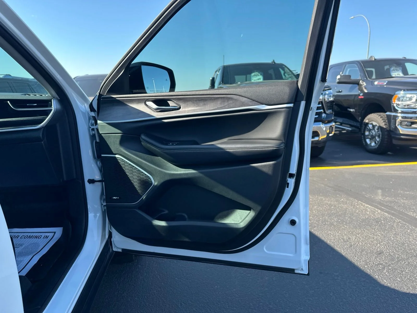 Used 2022 White Jeep 4xe image 39