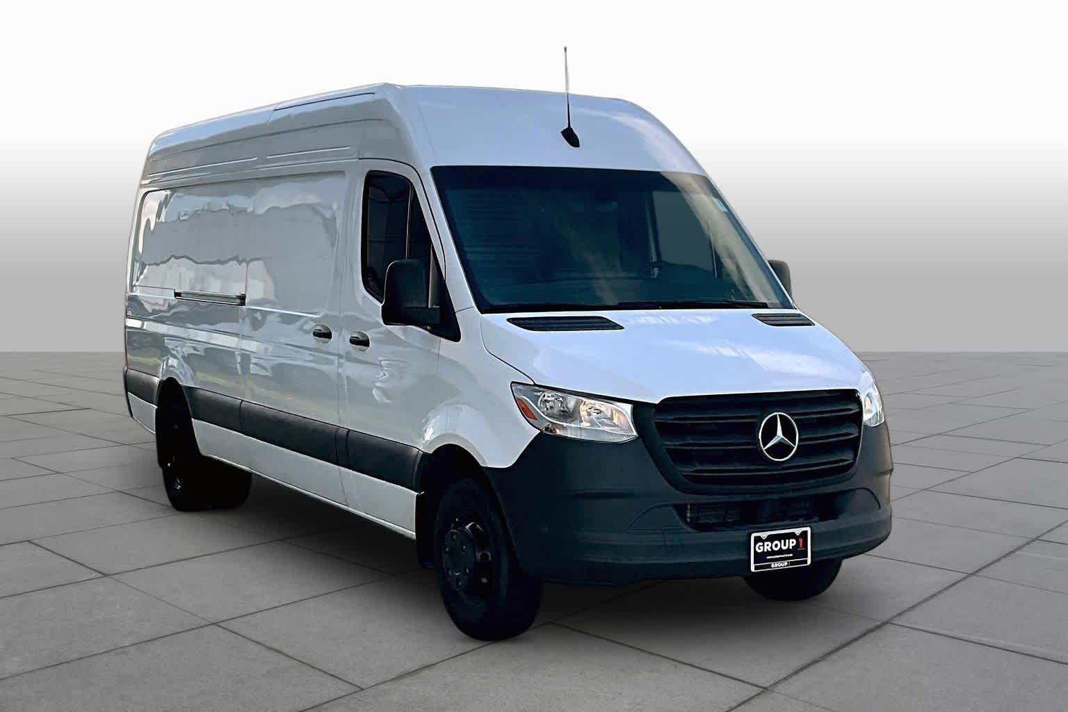 Used 2024 Arctic White Mercedes-Benz  image 3