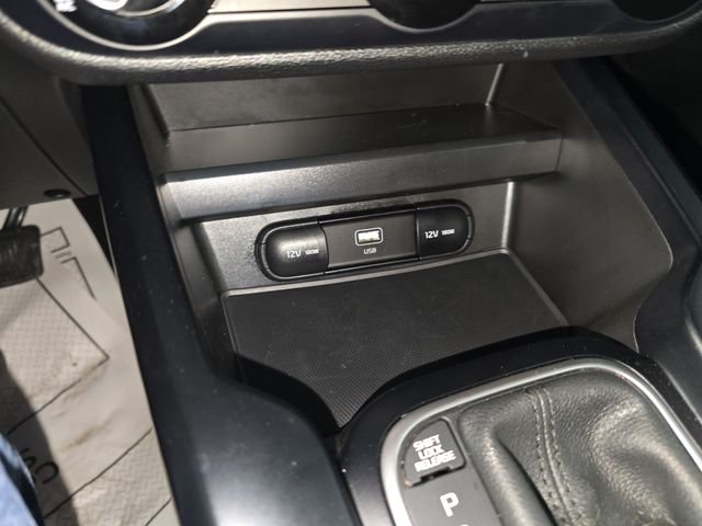 Used 2025  Kia LX image 21