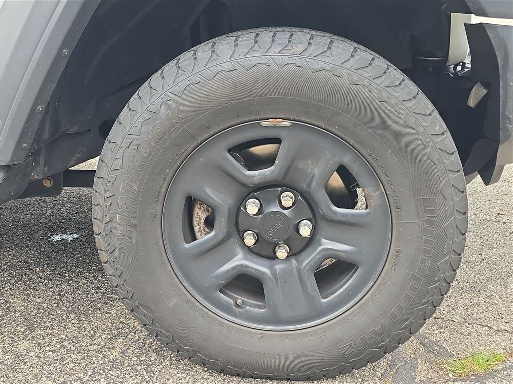 Used 2018 White Jeep Sport image 11