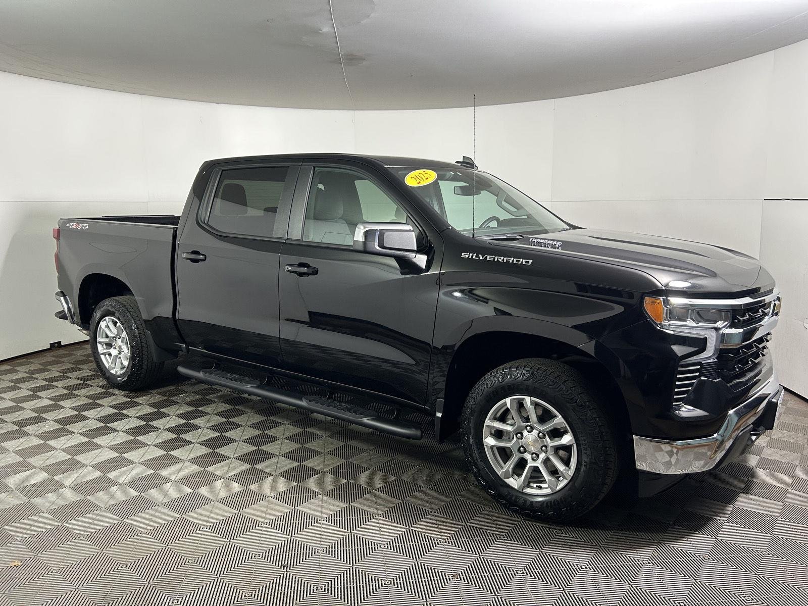 Used 2025 Black Chevrolet LT image 5