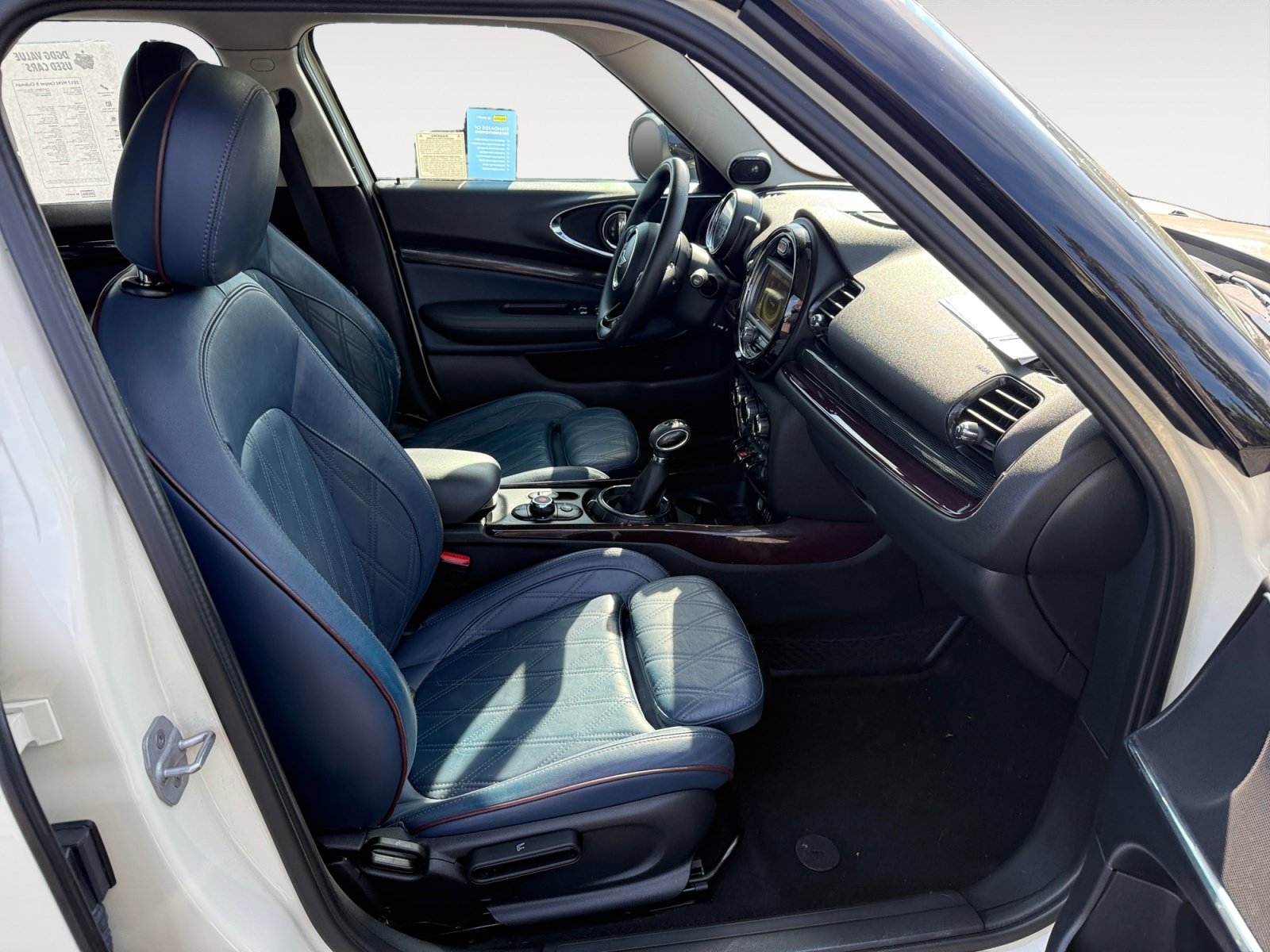 Used 2017 Pepper White MINI Clubman image 19