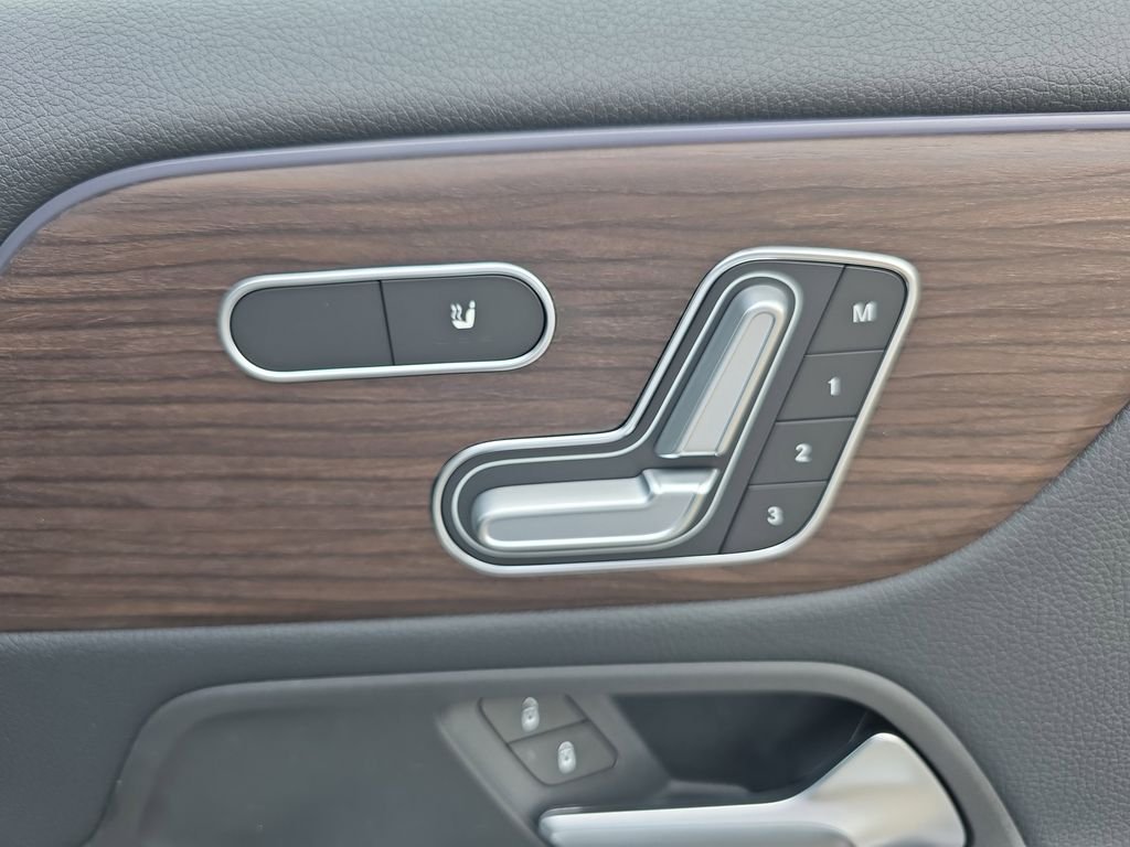 New 2026 Polar White Mercedes-Benz GLA 250 image 17