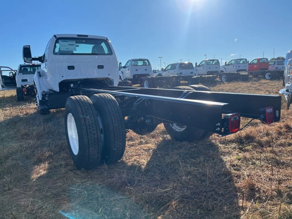 New 2025 Oxford White Ford F-750 SD Gas Straight Frame image 7