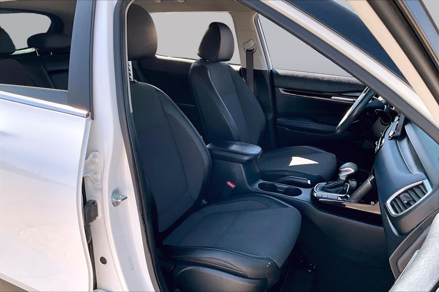Used 2023 Snow White Pearl Kia S image 9