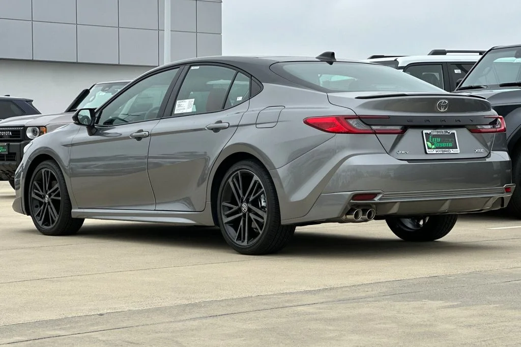 New 2026 Heavy Metal with Midnight Black Metallic roof <sup>1</sup> Toyota  XSE image 6