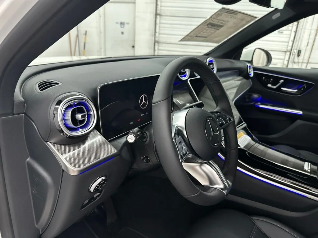 New 2027 White Mercedes-Benz GLC 300 image 13