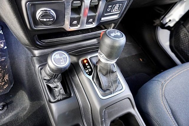 New 2026 Bright White Clear-Coat Exterior Paint Jeep Sport image 32