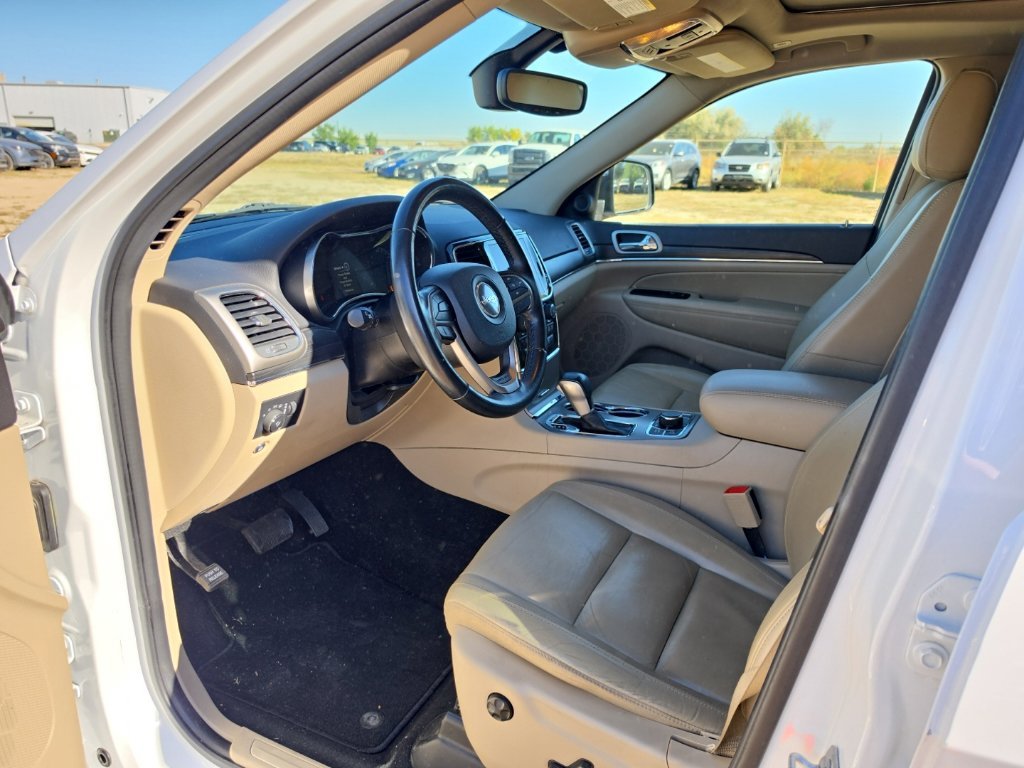 Used 2021 White Jeep Limited image 10