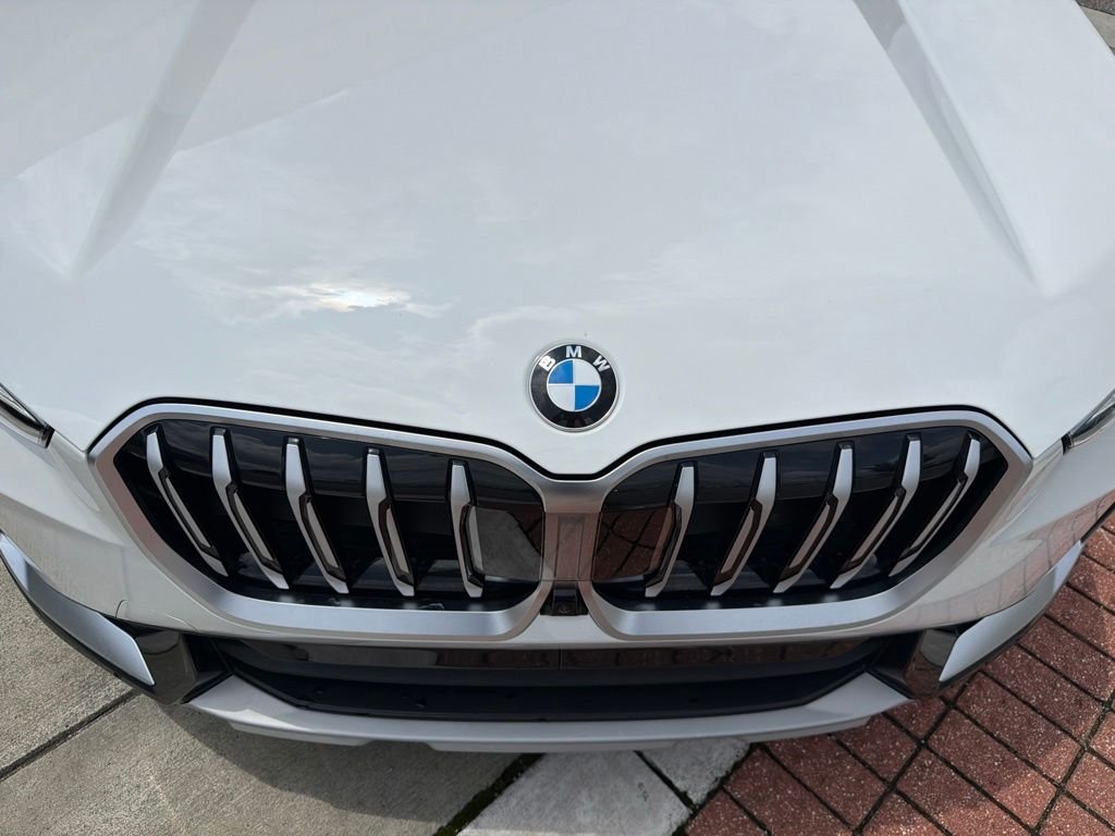 Used 2025 White BMW xDrive28i image 13