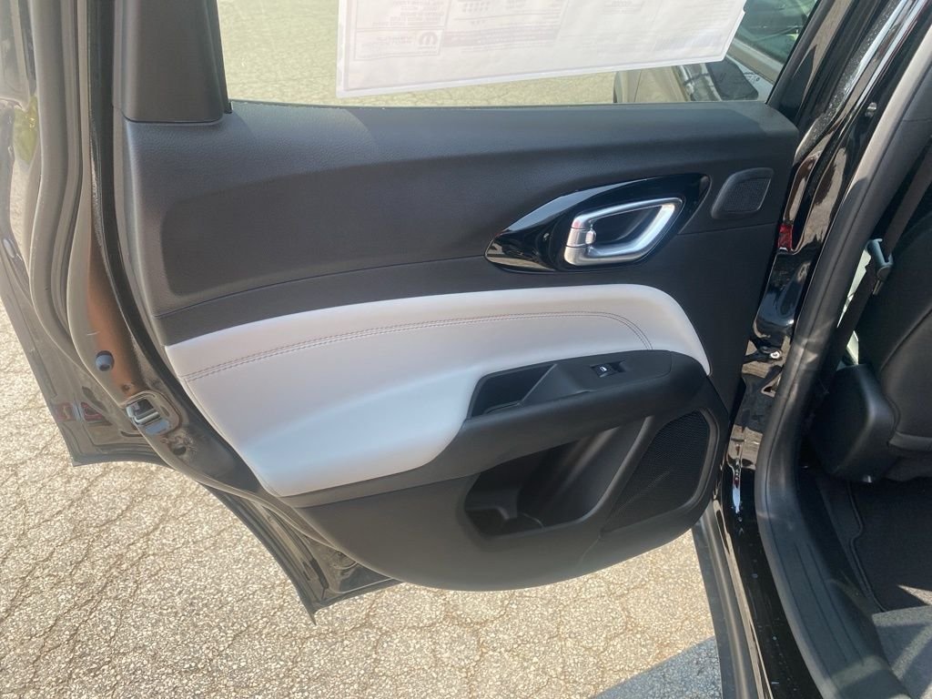 2025 Jeep Compass Limited - Photo 14