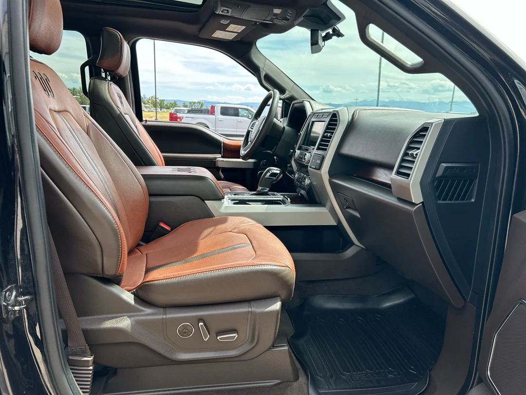 Used 2020 Agate Black Metallic Ford King Ranch image 21