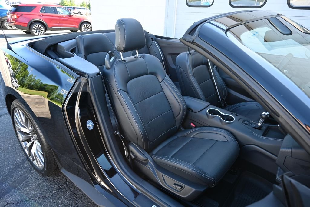 Used 2025 Shadow Black Ford GT Premium image 26