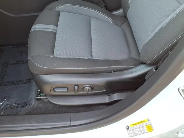 Used 2025 Summit White Chevrolet 2LT image 17