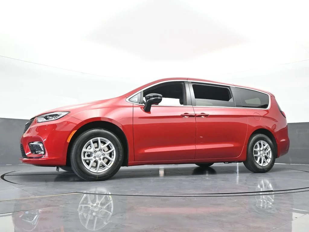 New 2026 Red Hot Pearl-Coat Exterior Paint Chrysler Select image 53