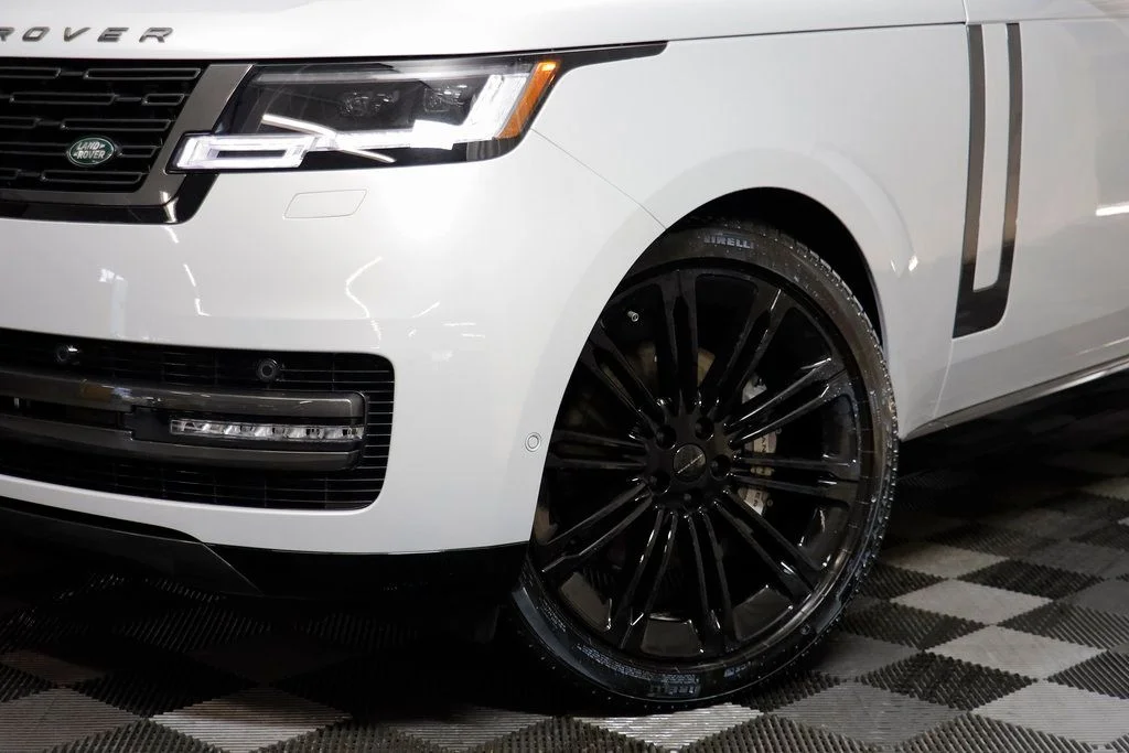 New 2026 Silver Land Rover SE image 4