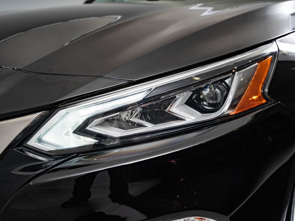 Used 2019 Super Black Nissan 2.5 SR image 14