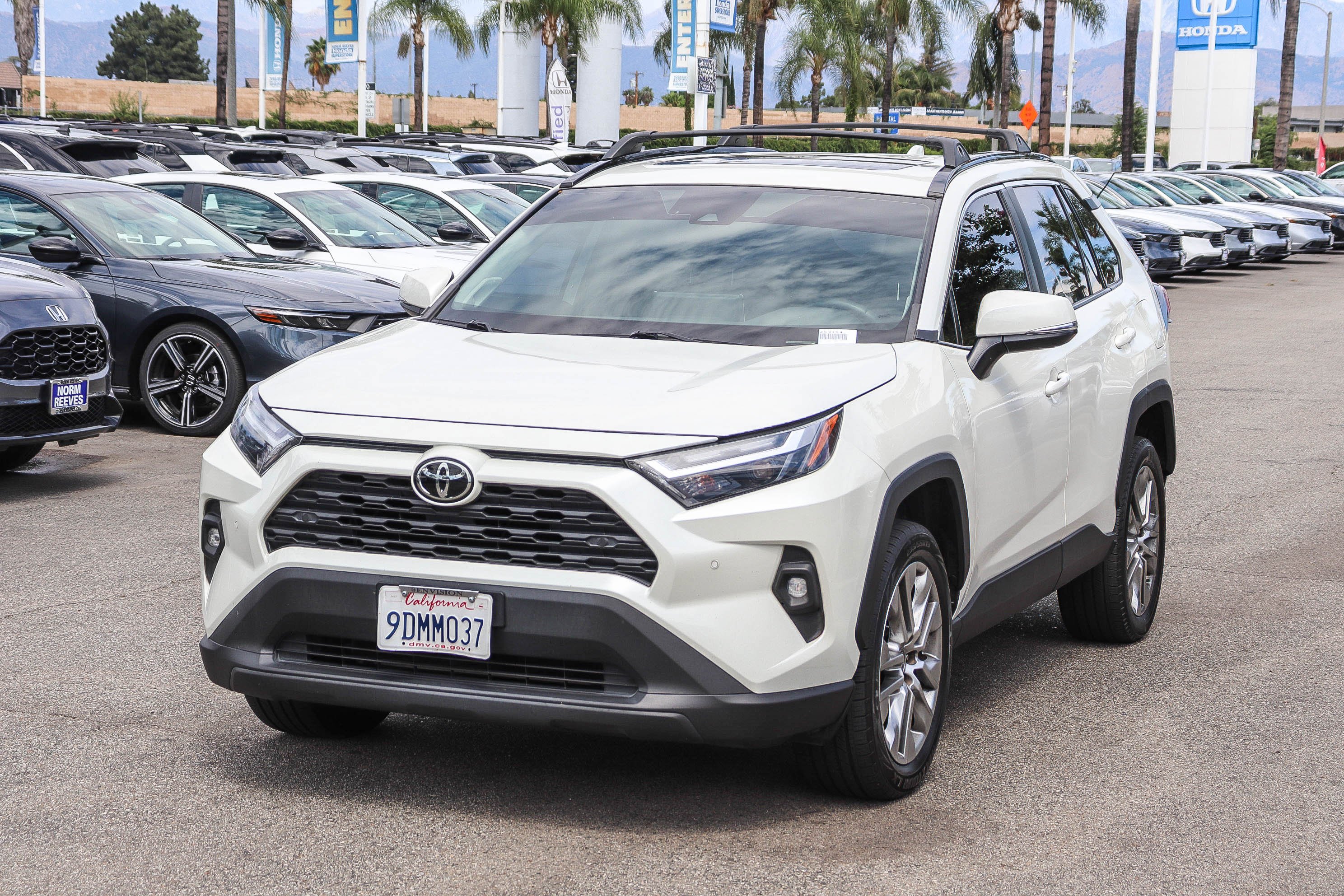Used 2022 Blizzard Pearl Toyota XLE Premium image 3