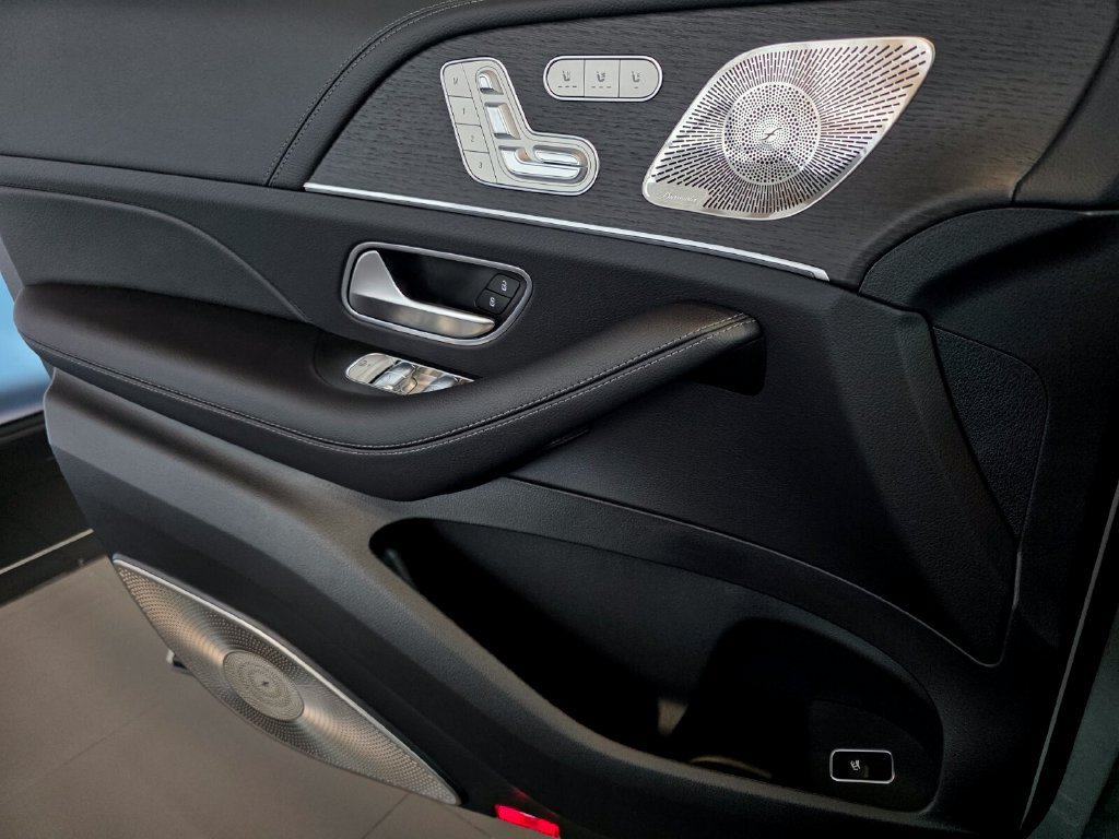 New 2027 MANUFAKTUR Alpine Grey Mercedes-Benz GLS 450 image 39