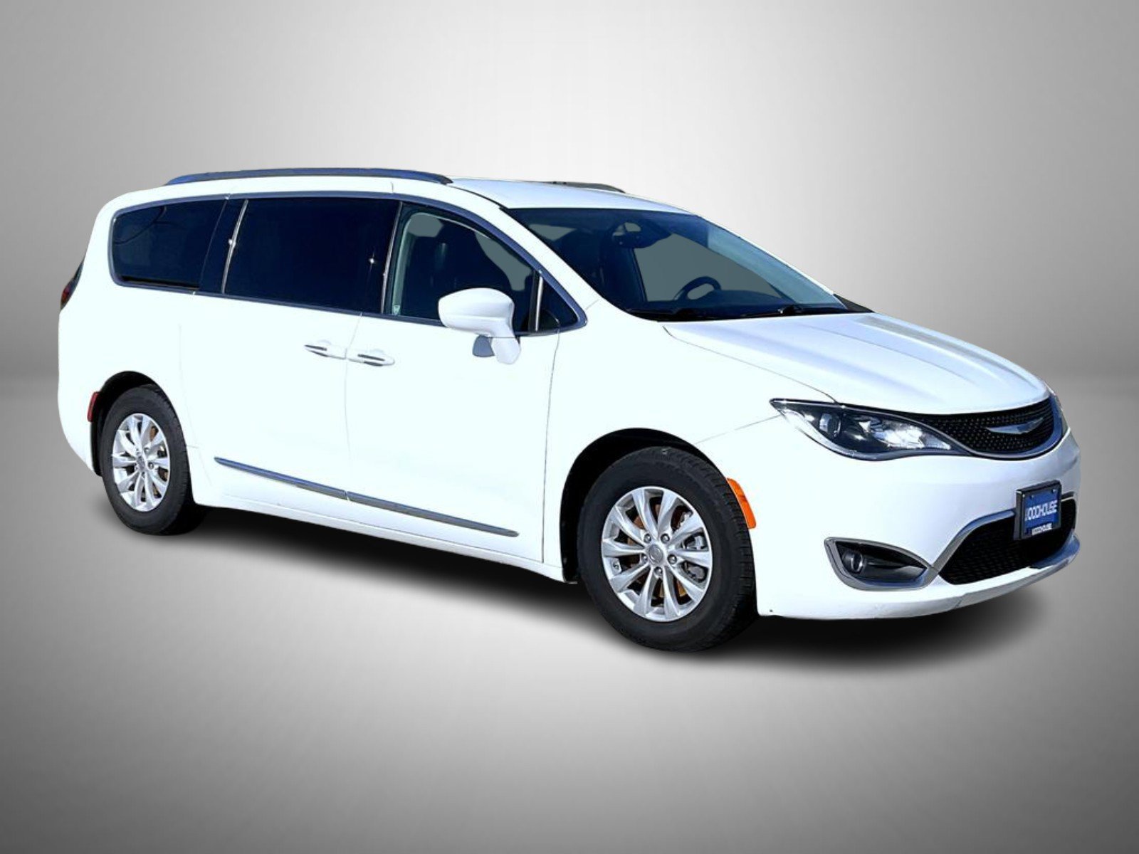 Used 2018 White Chrysler Touring L Plus image 3
