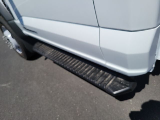 New 2026 Oxford White Ford F-550® XL image 17