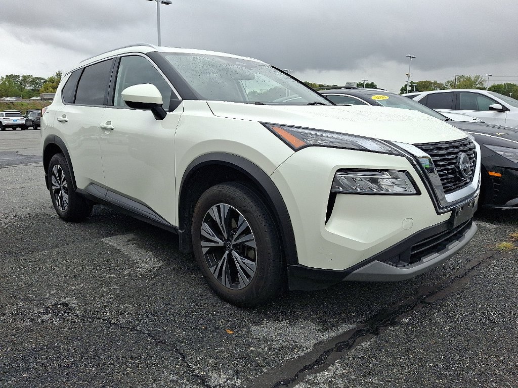 Used 2023 White Nissan SV image 1