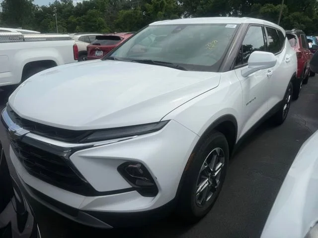 Used 2024 Summit White Chevrolet 2LT image 1