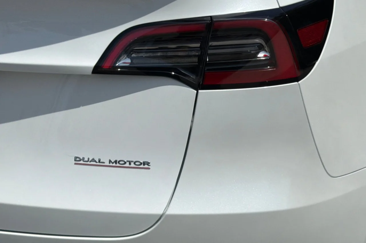 Used 2021 ARCTIC WHITE Tesla Performance image 26