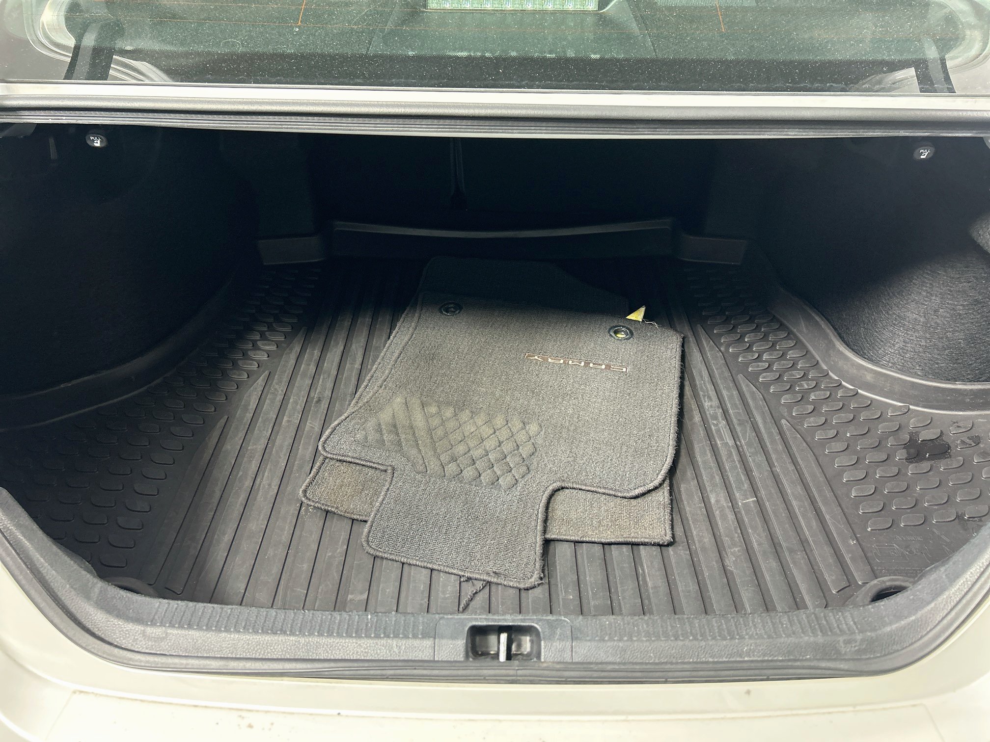 Used 2018 Wind Chill Pearl Toyota XLE image 27
