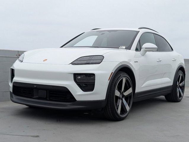 2025 Porsche Macan Macan Electric's photo