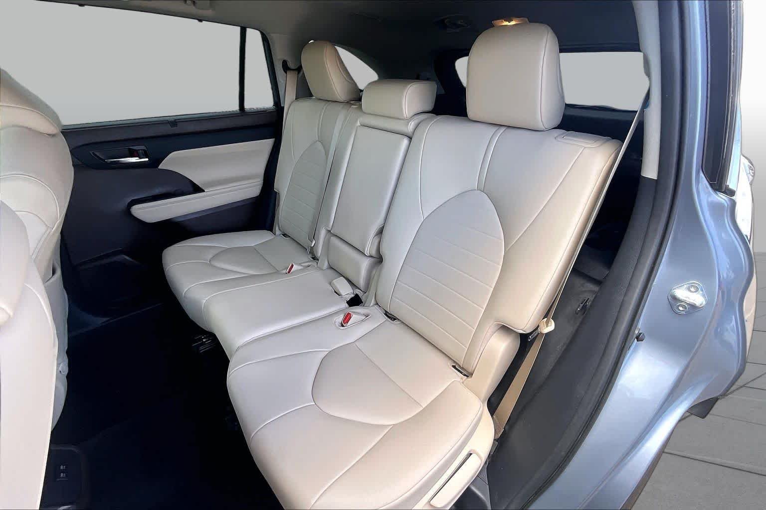 Used 2021 Moon Dust Toyota XLE image 21