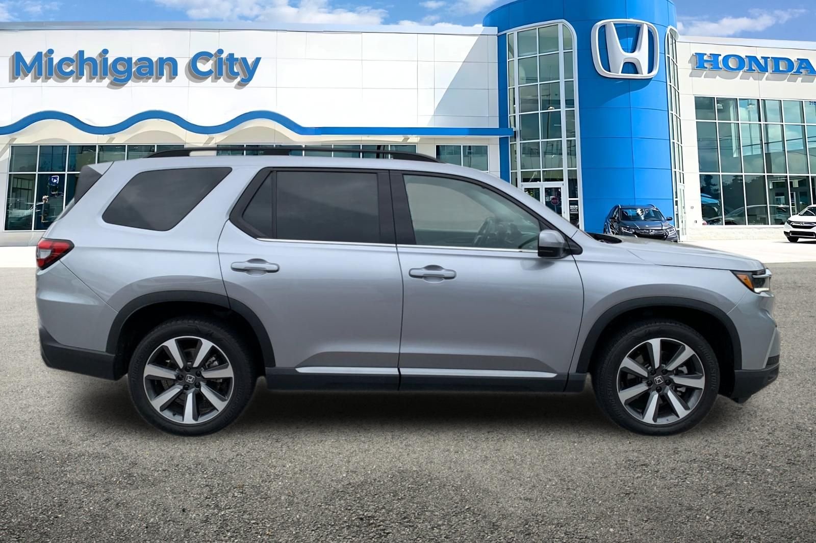 Certified Used 2023 Silver Honda Touring image 6