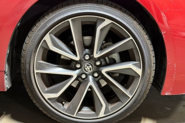 Used 2020 Barcelona Red Metallic Toyota SE image 5