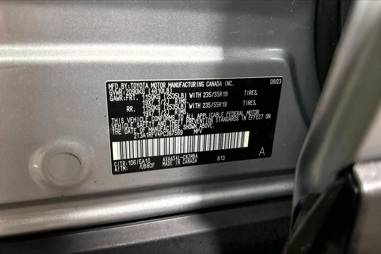 Used 2023 Silver Sky Metallic Toyota XLE Premium image 37