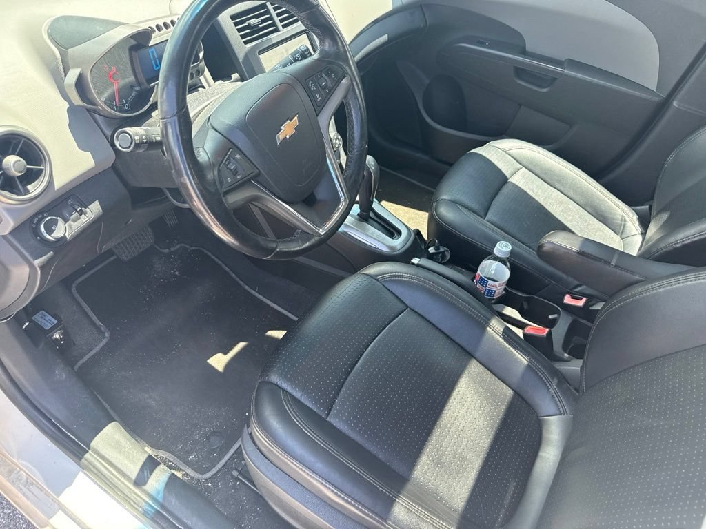 Used 2013 White Diamond Tricoat Chevrolet LTZ image 11
