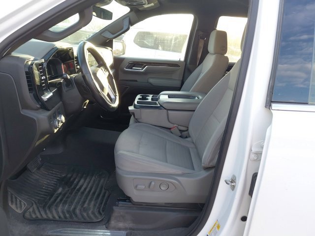 Used 2022 White GMC SLE image 4