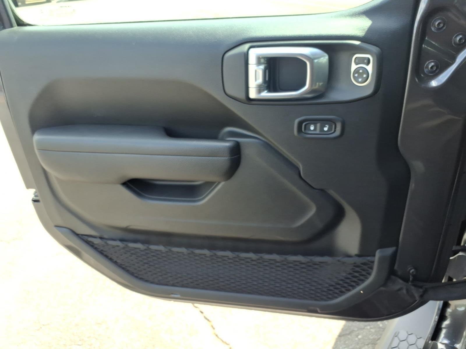 Used 2024 Granite Crystal Metallic Clearcoat Jeep Sport S image 27