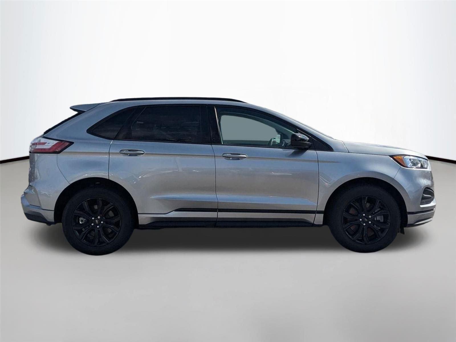 Used 2024 Iconic Silver Metallic Ford SE image 4