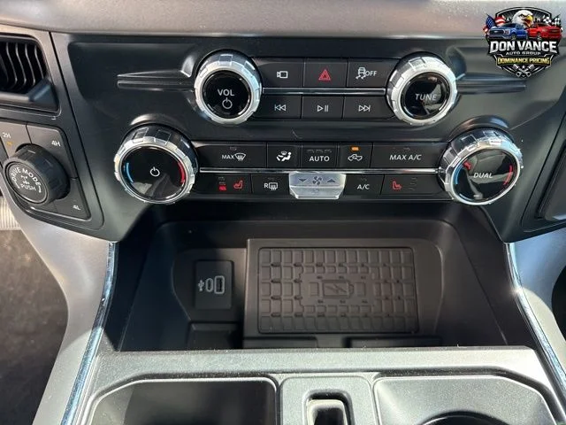 New 2025 Oxford White Ford XLT image 17