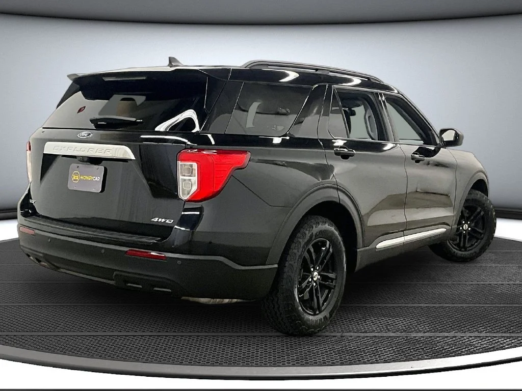 Used 2021 Black Ford XLT image 6