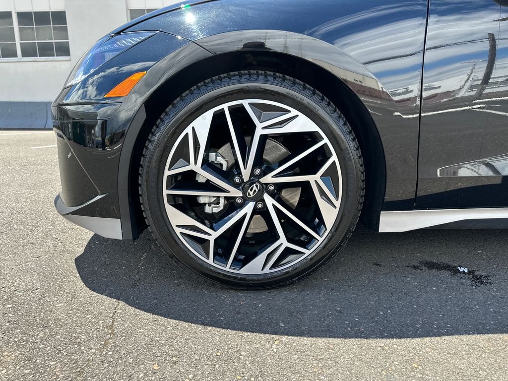 Certified Used 2023 Black Hyundai SEL image 11