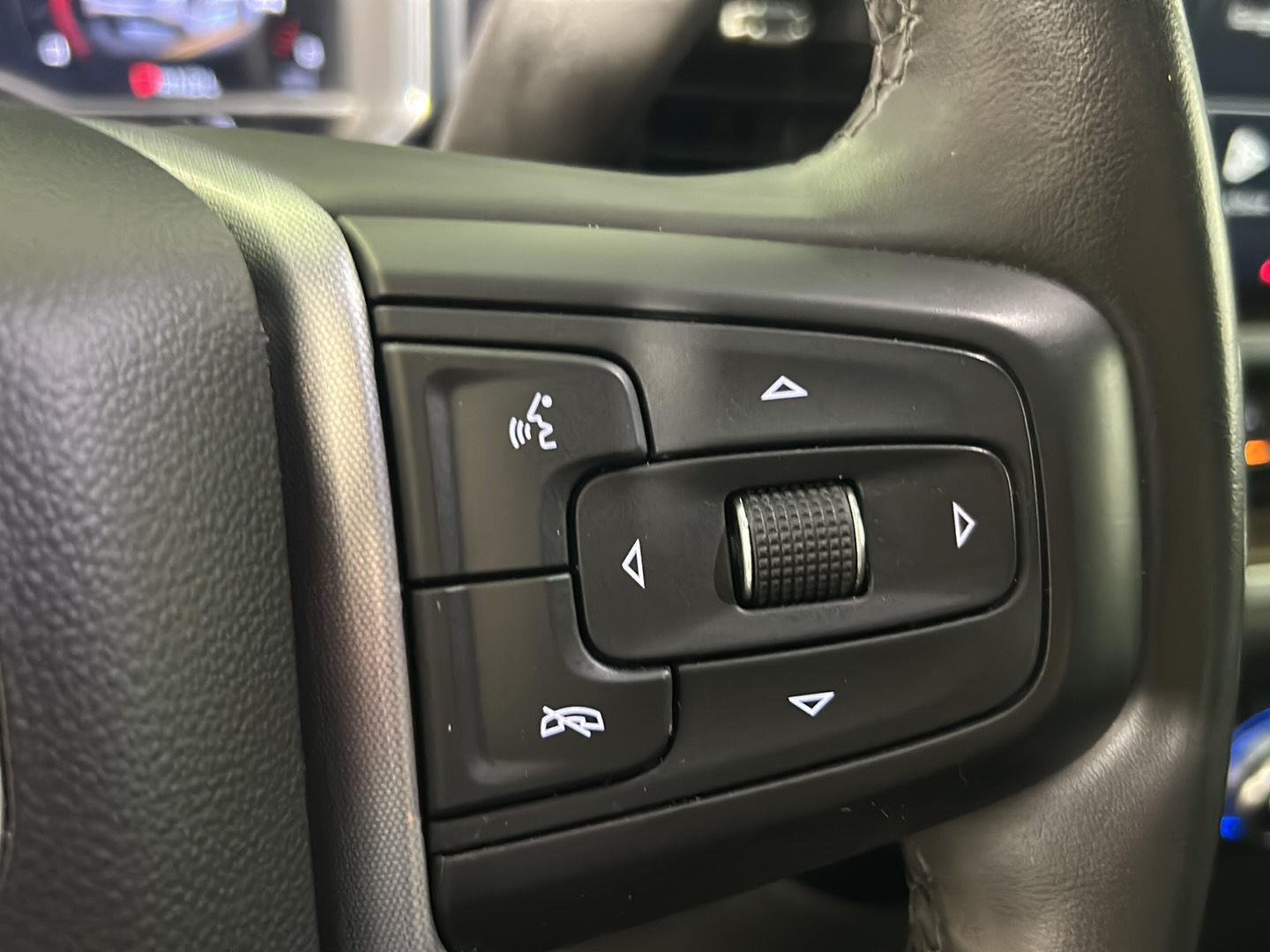 Used 2024 Summit White GMC Elevation image 20